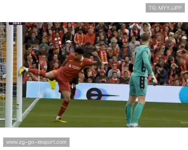 利物浦小范围传球破密防，迪亚斯推射建功