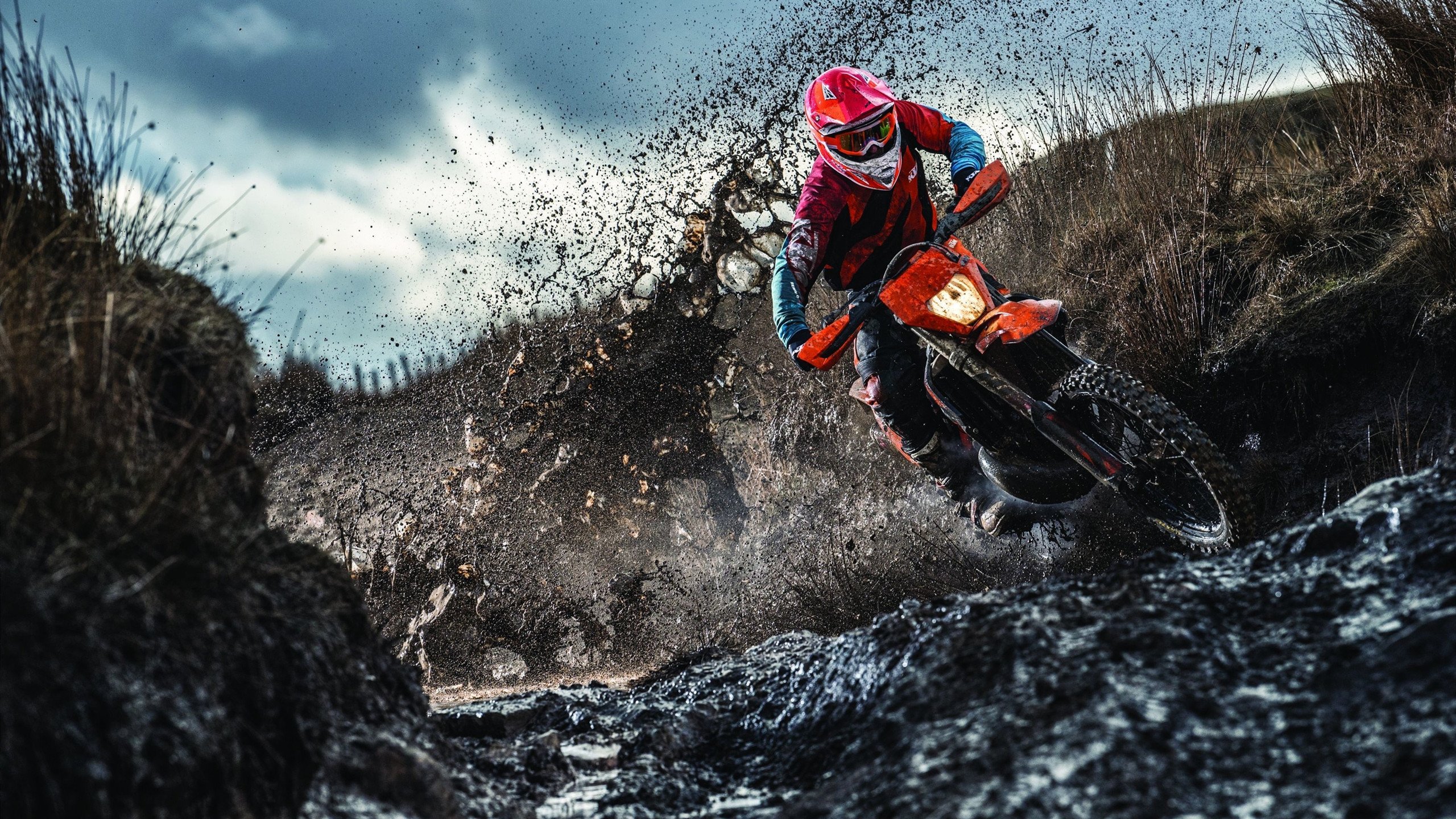 曼联后防问题成为冬窗关注重点，曼联后防一条街